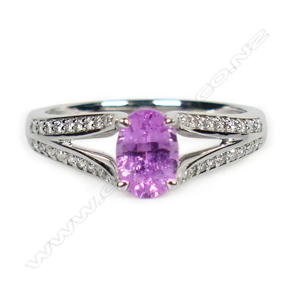 A 14ct white gold pink sapphire and diamond ring, Image 1++