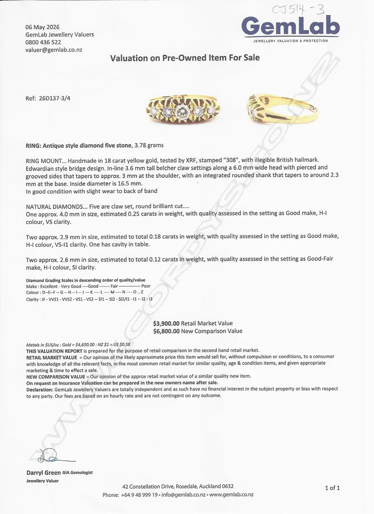 An estate 18ct gold and diamond ring, Image 1++