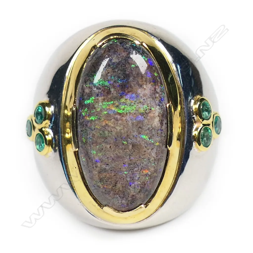 A large designer silver opal and emerald ring, Image 1++