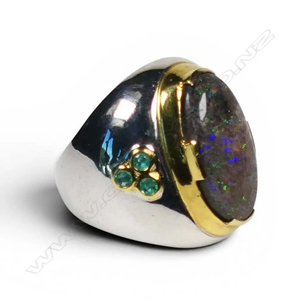 A large designer silver opal and emerald ring, Image 1++