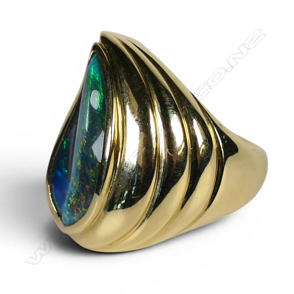 A large 18ct gold designer black opal ring, Image 1++