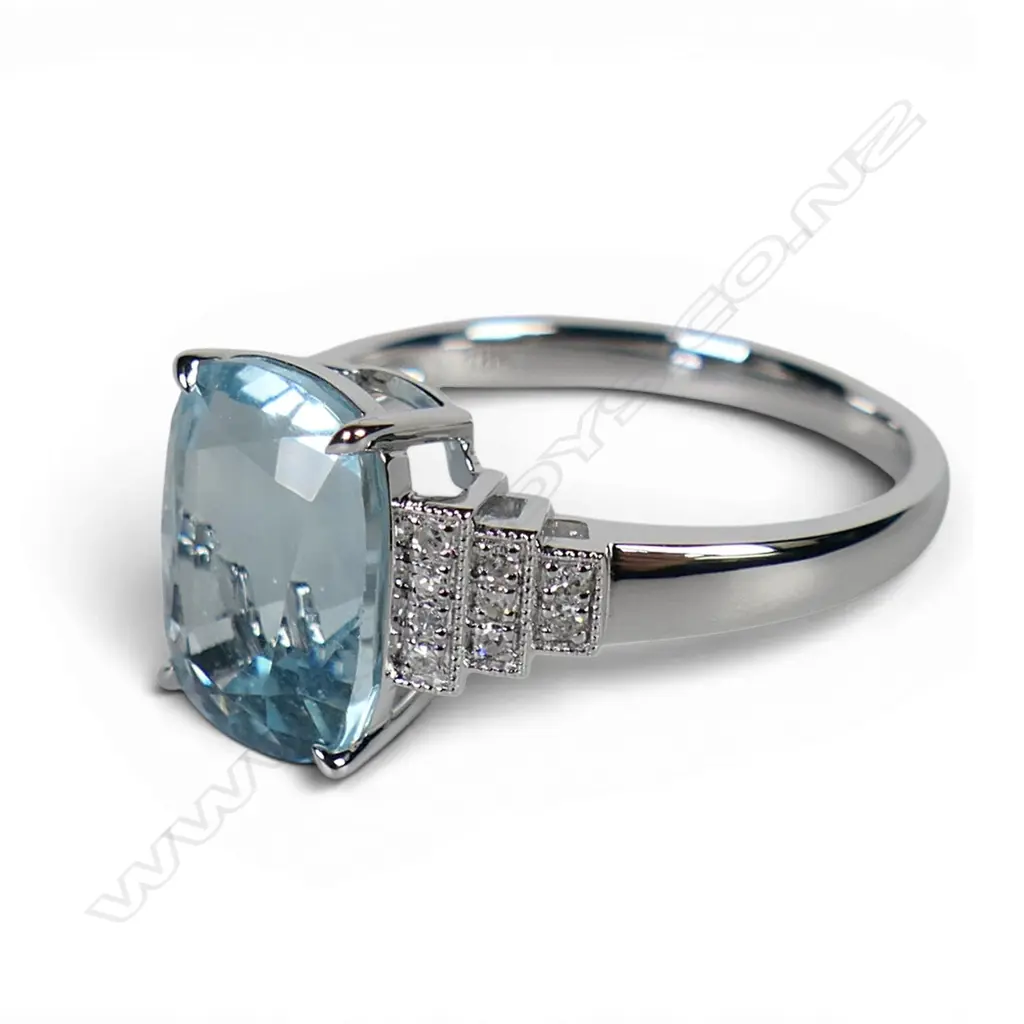An 18ct white gold aquamarine and diamond Art Deco style ring, Image 1++