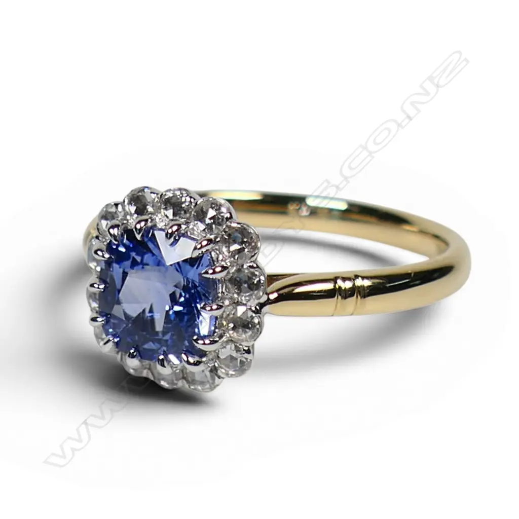An 18ct gold sapphire and diamond ring, Image 1++