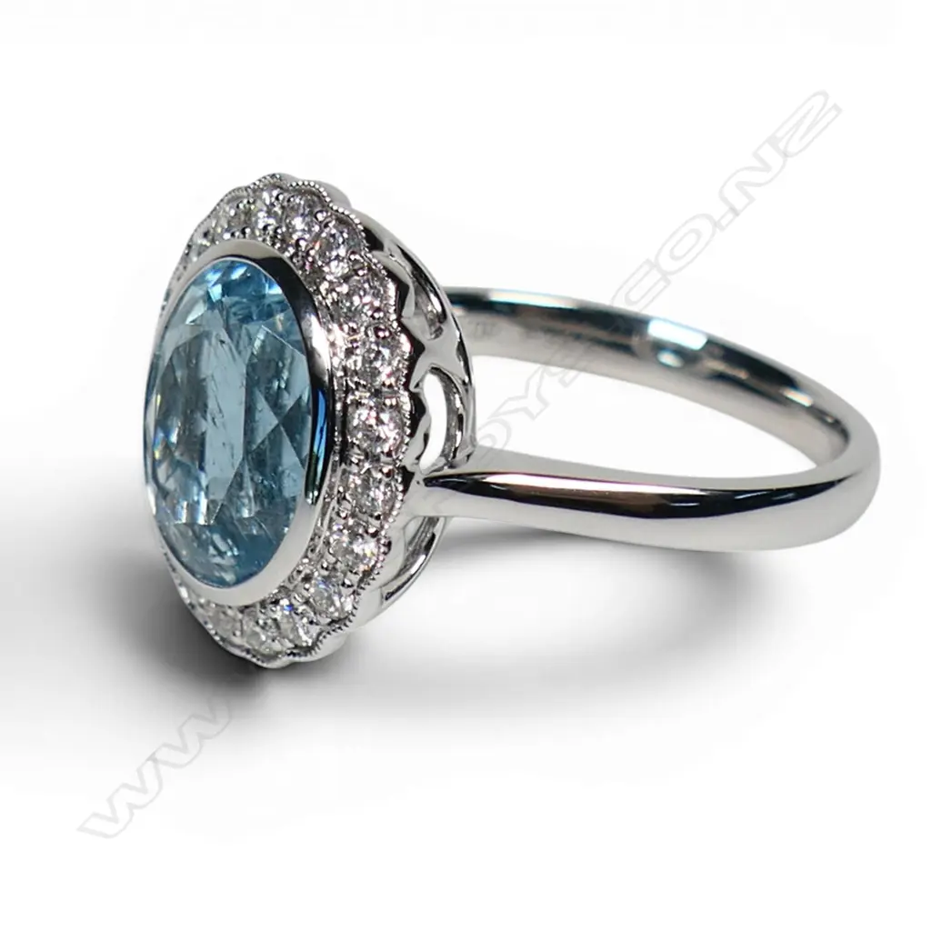 An 18ct white gold aquamarine and diamond ring, Image 1++