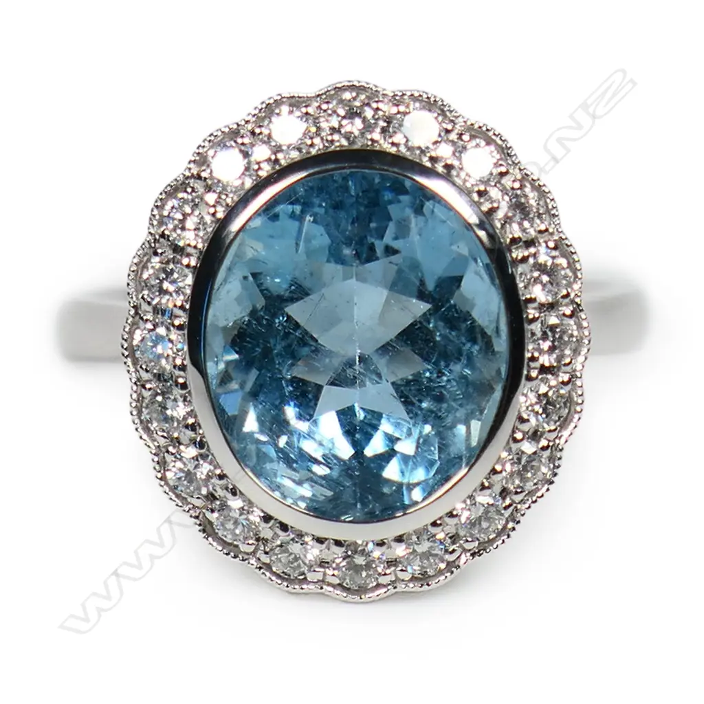 An 18ct white gold aquamarine and diamond ring, Image 1++