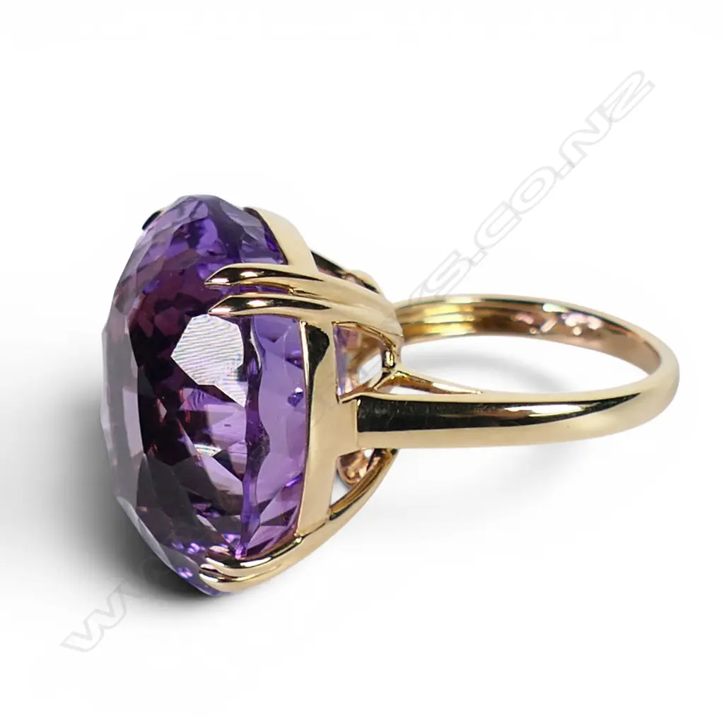 A 9ct gold and amethyst dress ring, Image 1++
