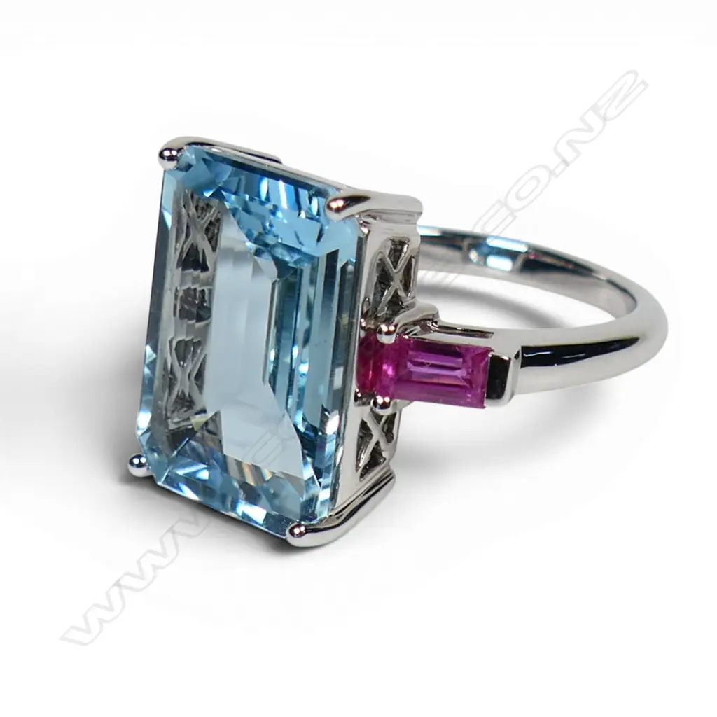 An 18ct white gold aquamarine and ruby ring, Image 1++