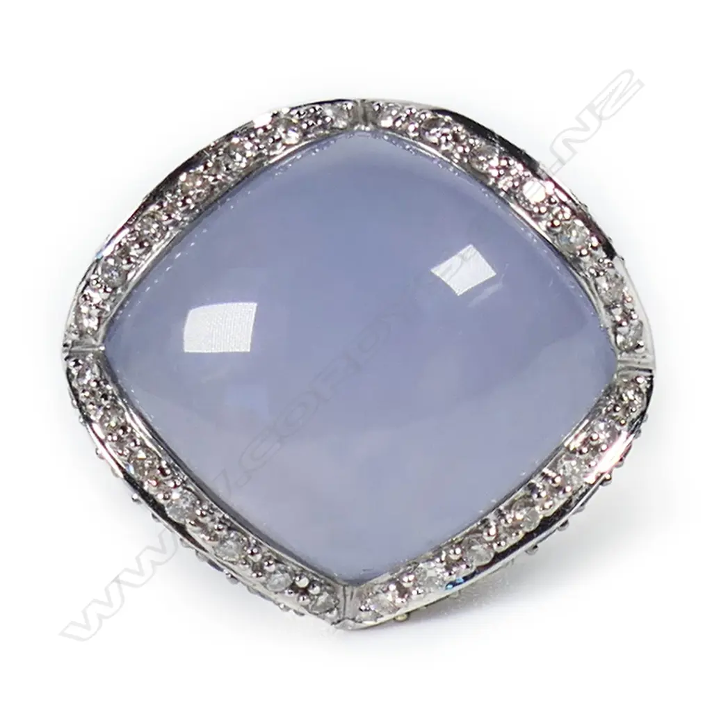 An 18ct white gold lavender jade sapphire and diamond ring, Image 1++