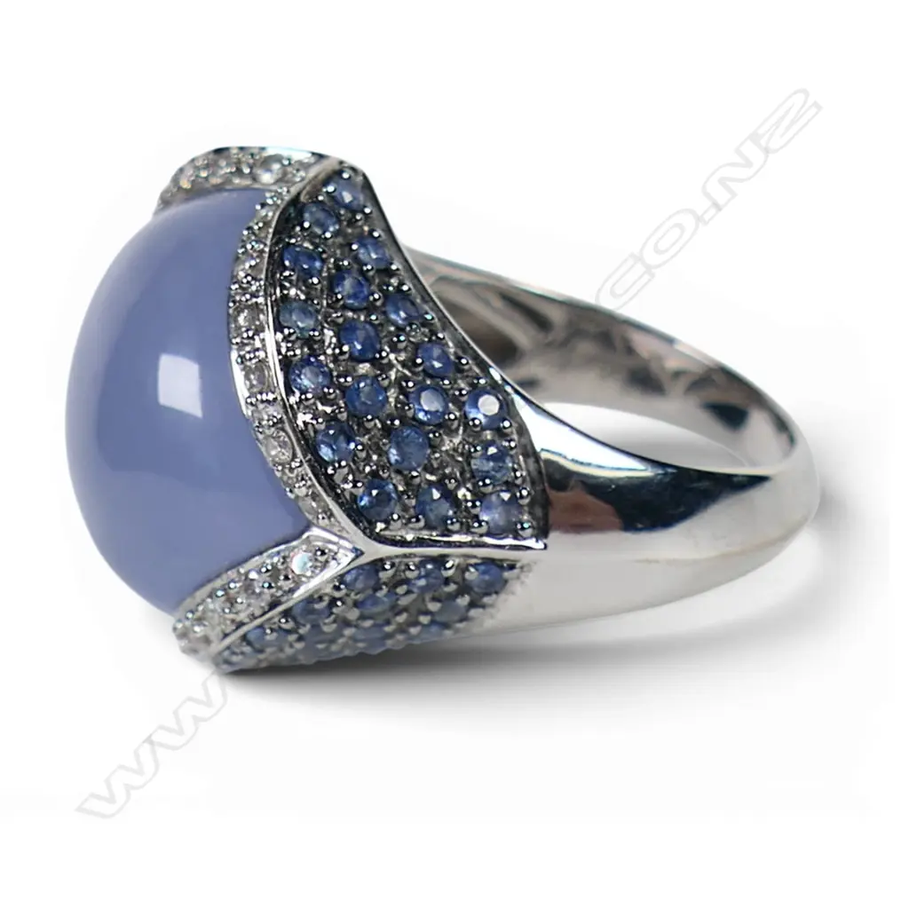 An 18ct white gold lavender jade sapphire and diamond ring, Image 1++