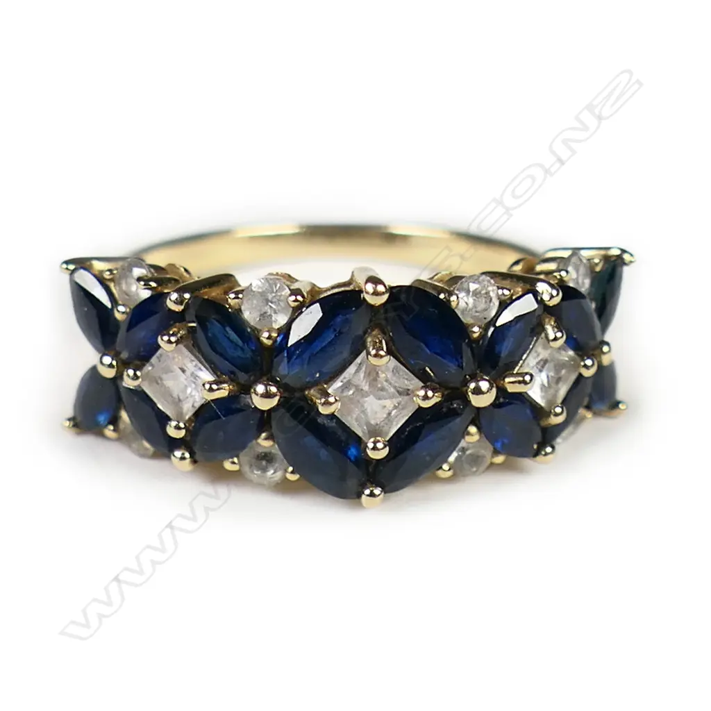A 14ct gold blue and white sapphire dress ring, Image 1++