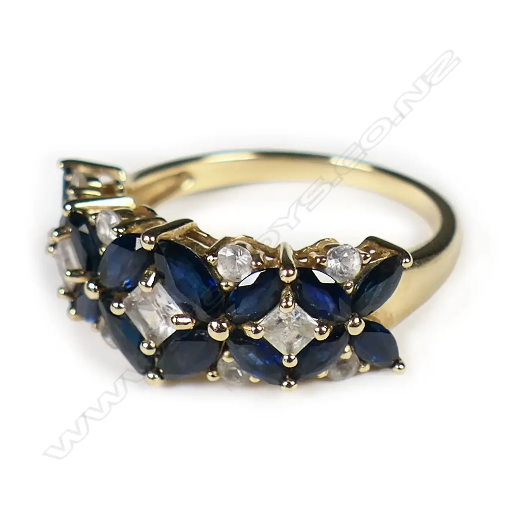 A 14ct gold blue and white sapphire dress ring, Image 1++