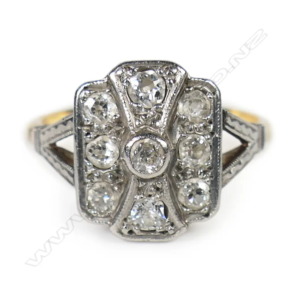 An Art Deco 18ct gold and diamond ring, Image 1++