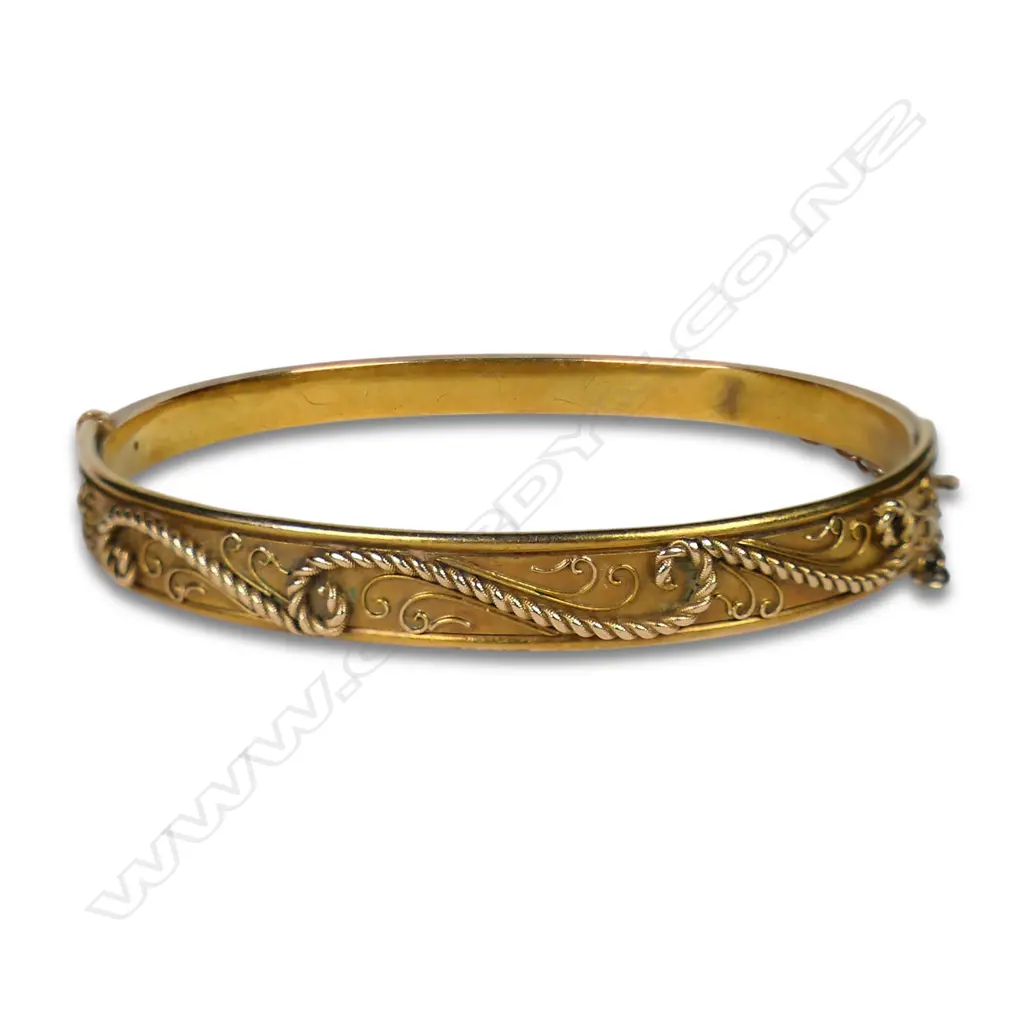 Late Victorian 15ct gold decorative hinged bangle, Image 1++
