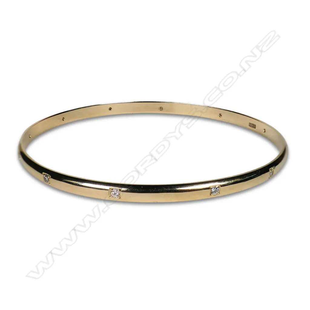 A modern 9ct yellow gold and diamond set bangle, Image 1++