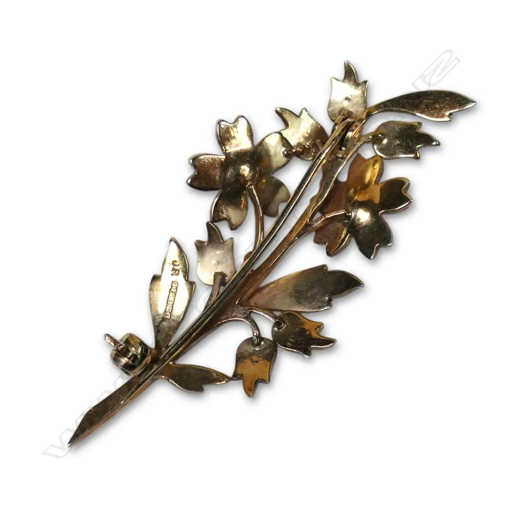 A stylish Edwardian 9ct gold and pearl floral brooch, Image 1++