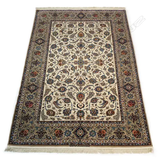 A fine hand-knotted Kashan carpet,