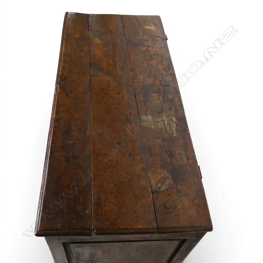 A George III oak coffer, Image 1++