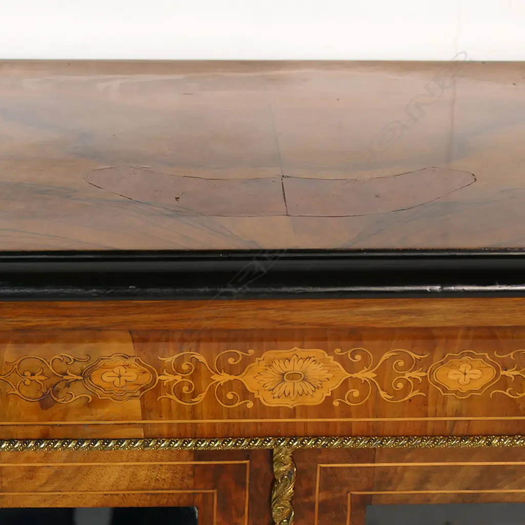 A Victorian walnut pier cabinet, Image 1++