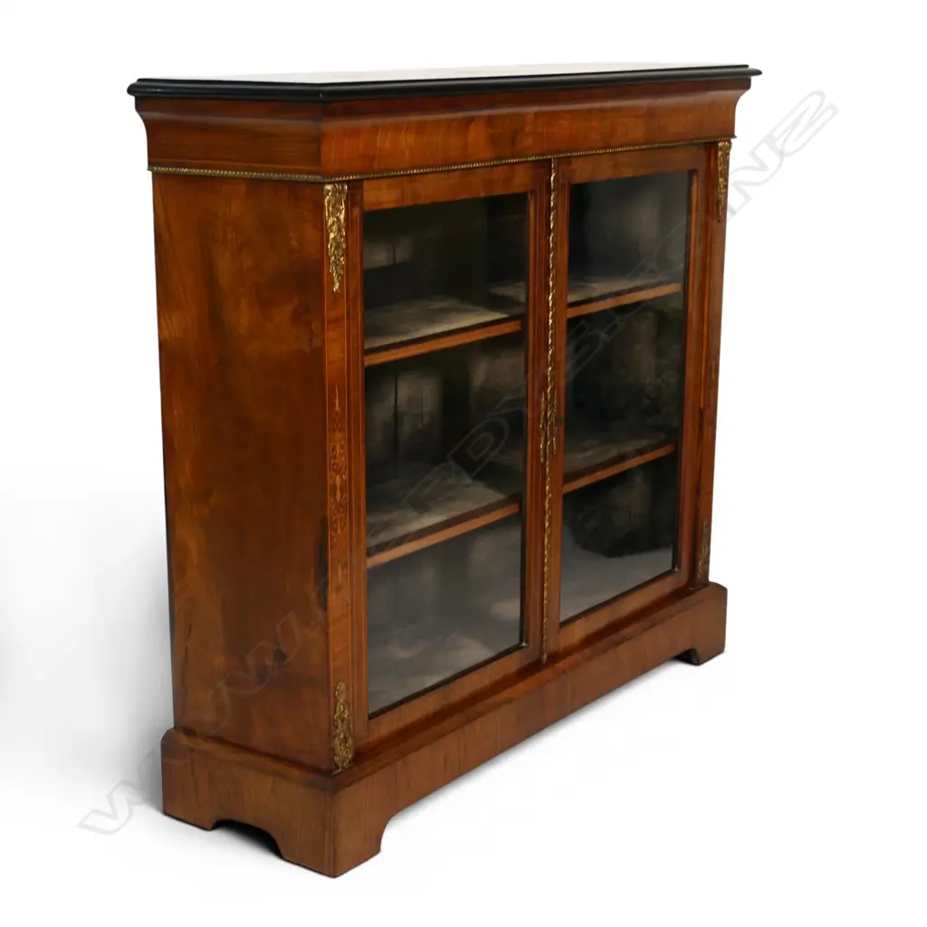 A Victorian walnut pier cabinet, Image 1++