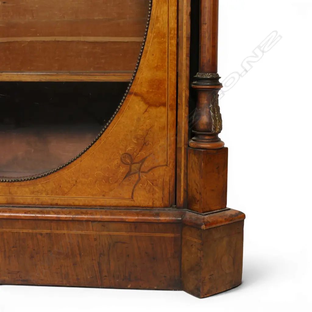 A Victorian walnut pier cabinet, Image 1++