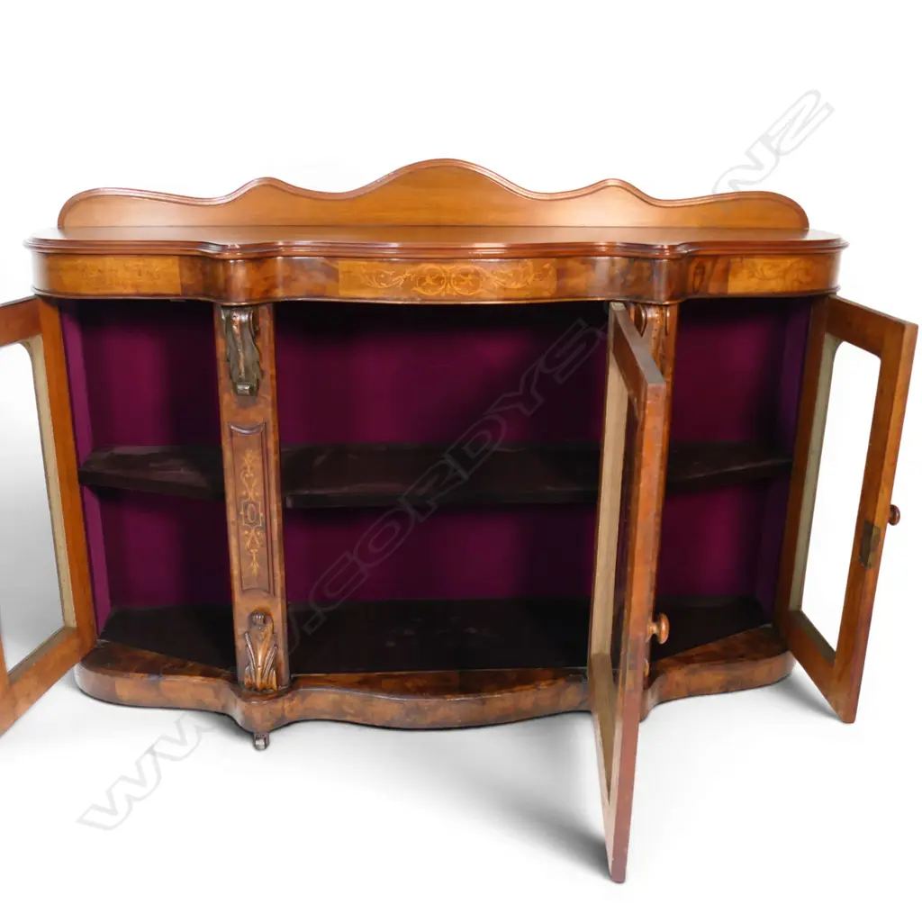 A Victorian walnut credenza, Image 1++