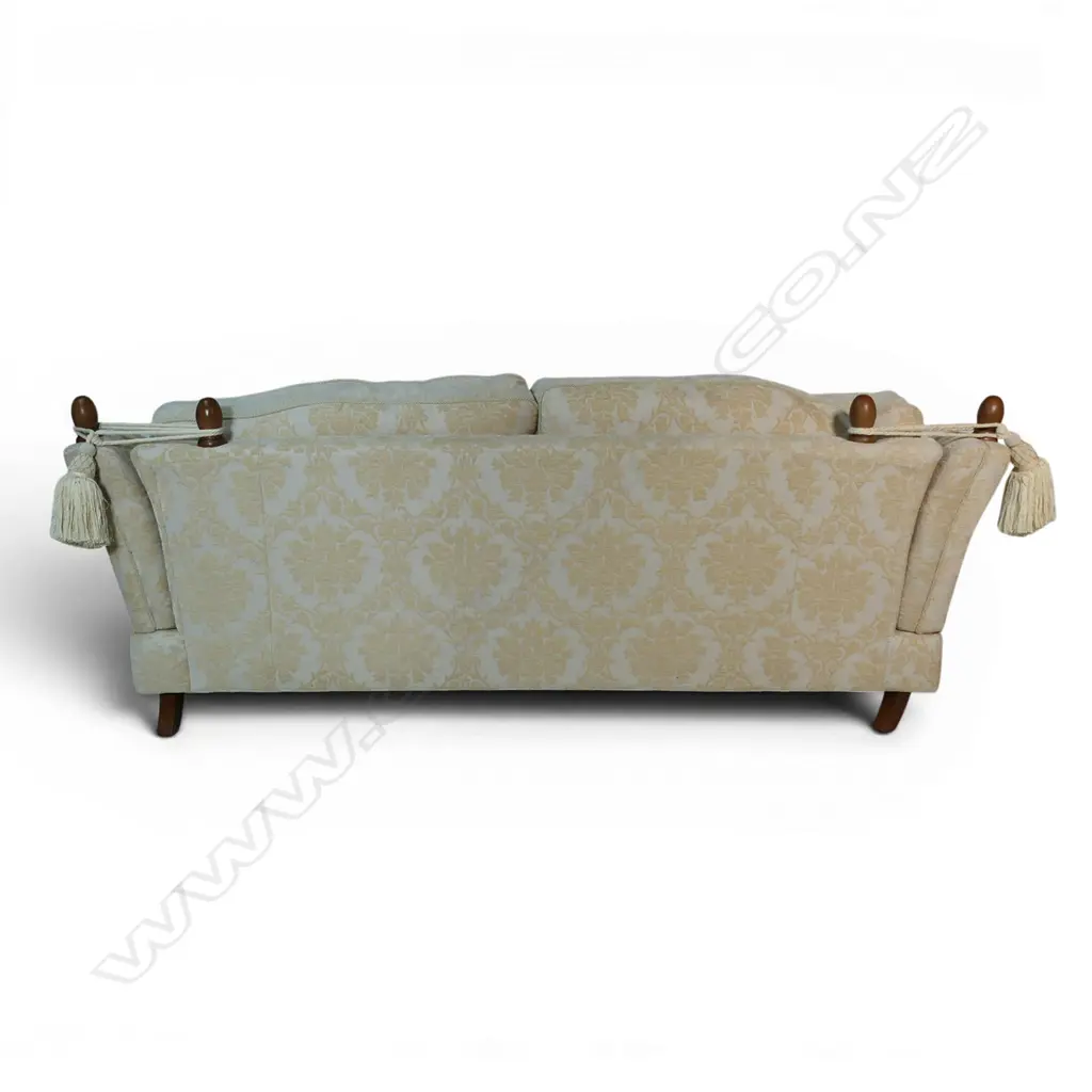 A three seater Knole sofa, Image 1++