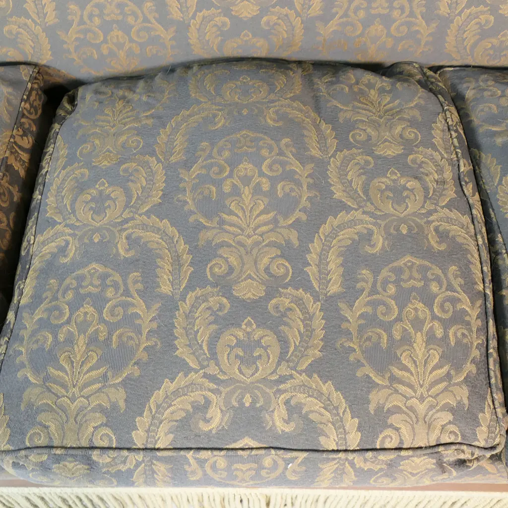 An antique style camel back three seater sofa, Image 1++