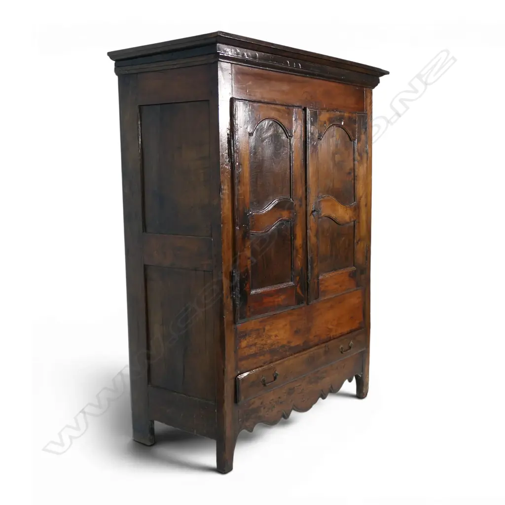 A 19thC French oak country armoire, Image 1++