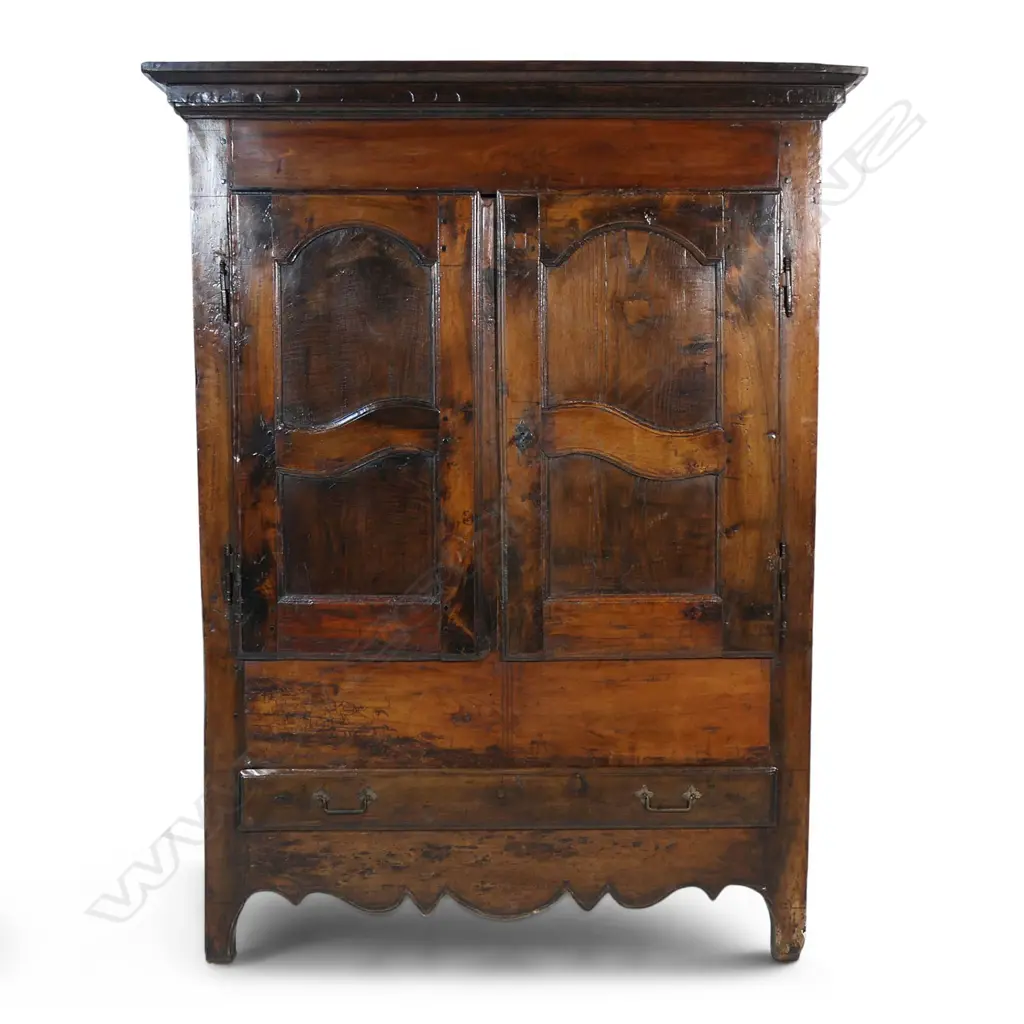 A 19thC French oak country armoire, Image 1++