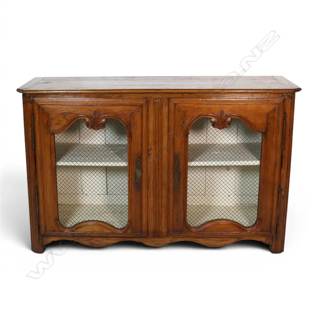 A 19thC French oak buffet, Image 1++