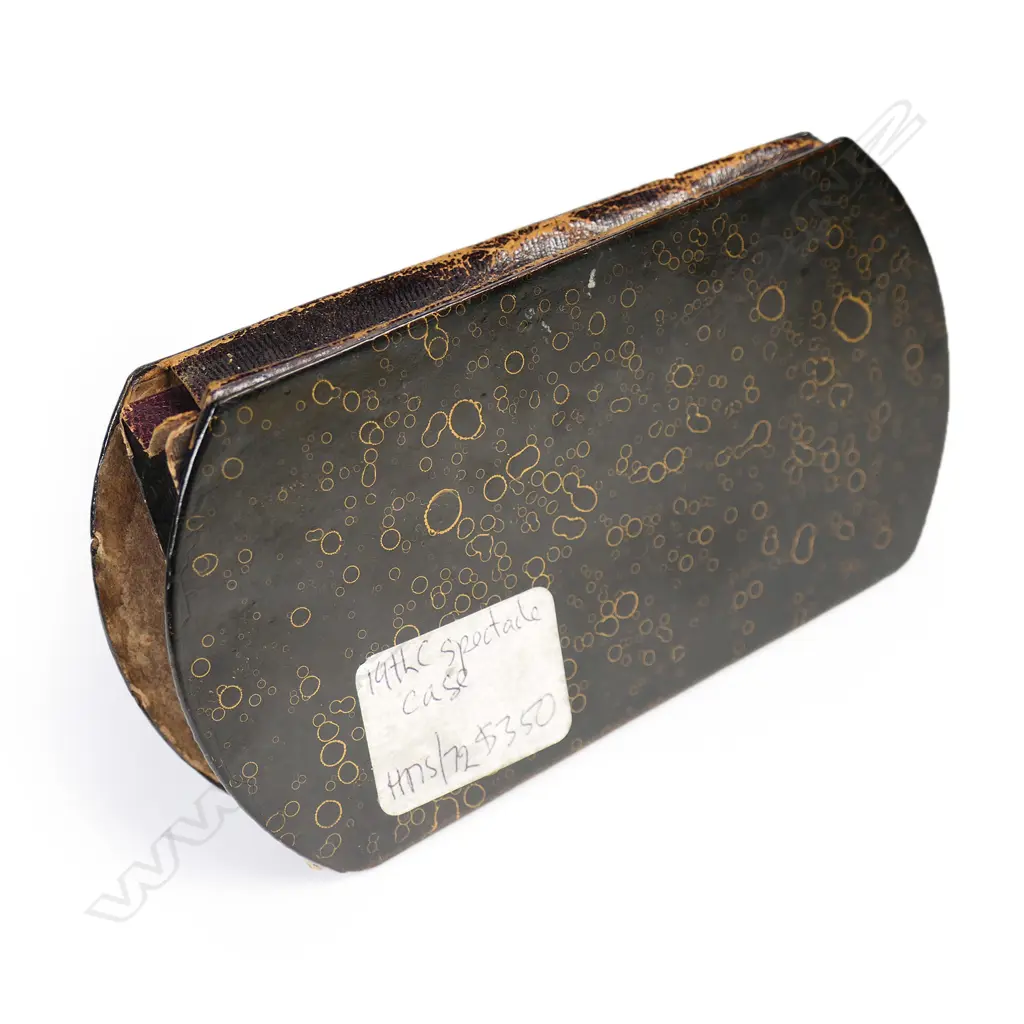 A George III papier mache spectacle case, Image 1++