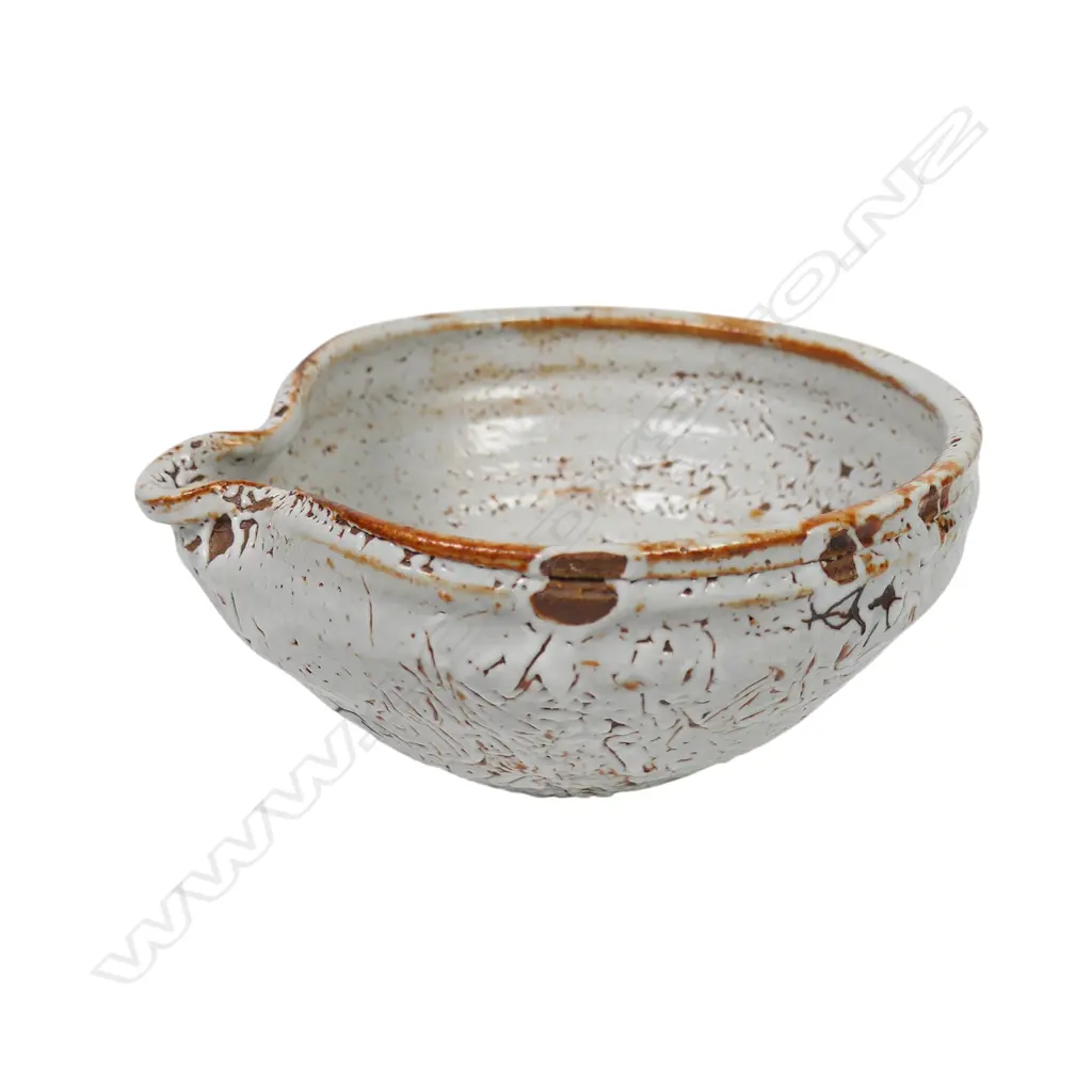 Len Castle pouring bowl, Image 1++
