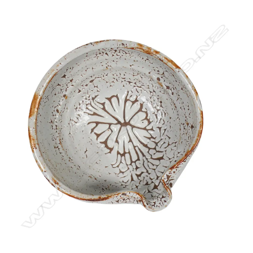 Len Castle pouring bowl, Image 1++