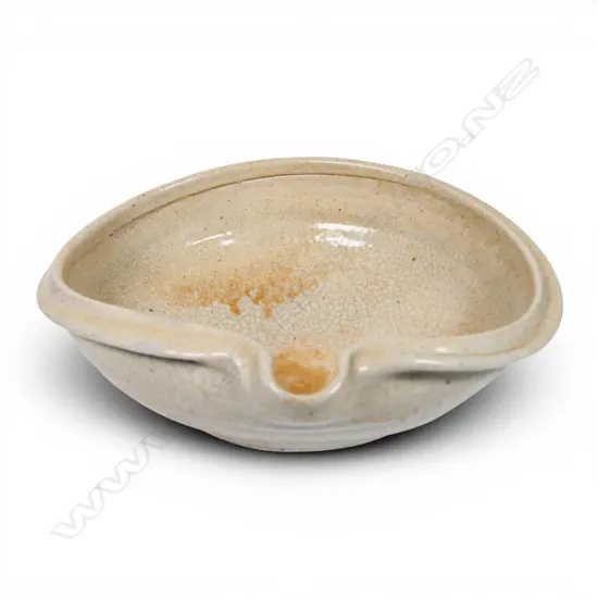 Len Castle 1980's free form pouring bowl,