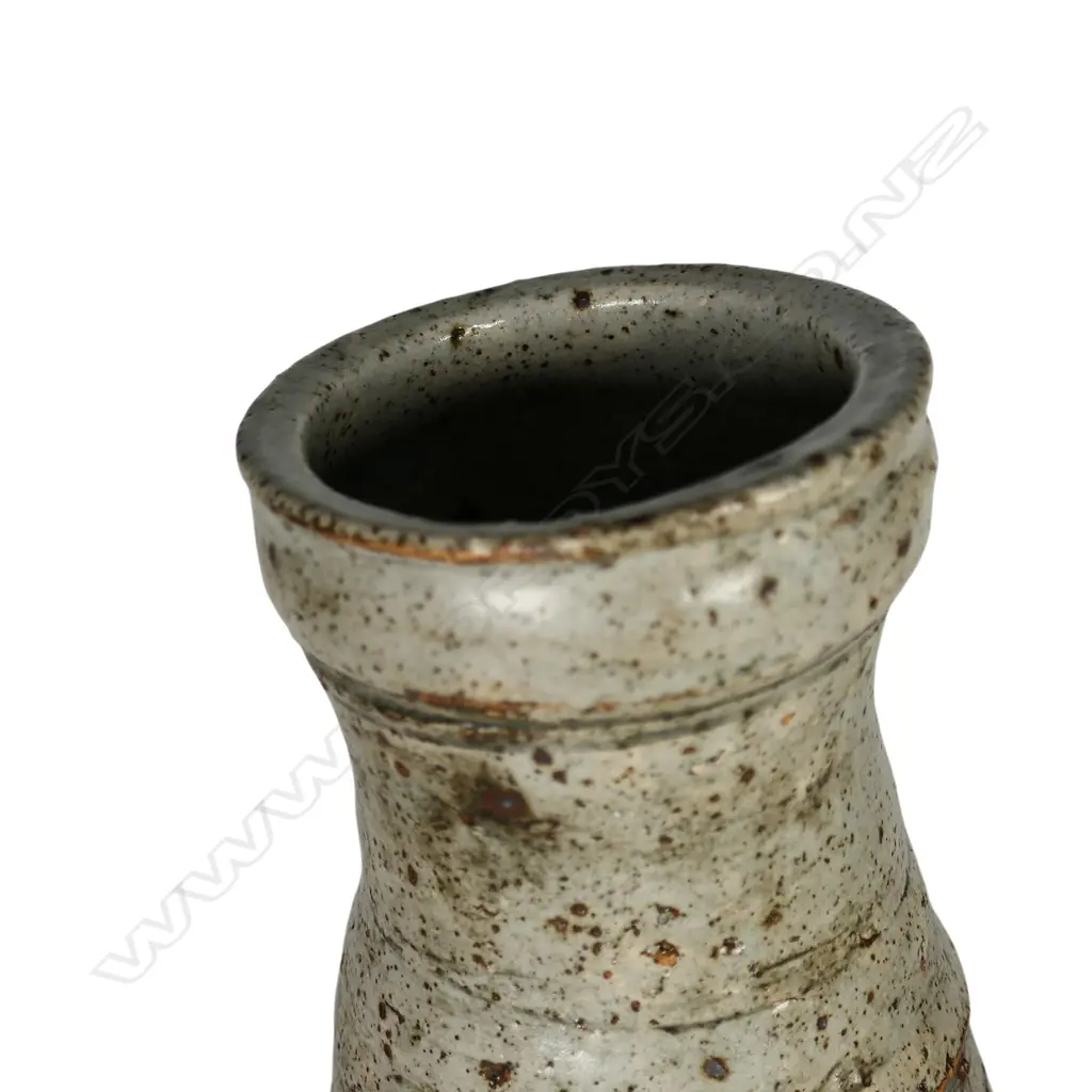 Len Castle roughly thrown vase, Image 1++