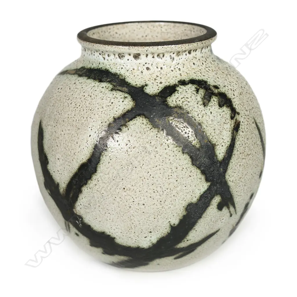 Simon Engelhard early round form vase, Image 1++