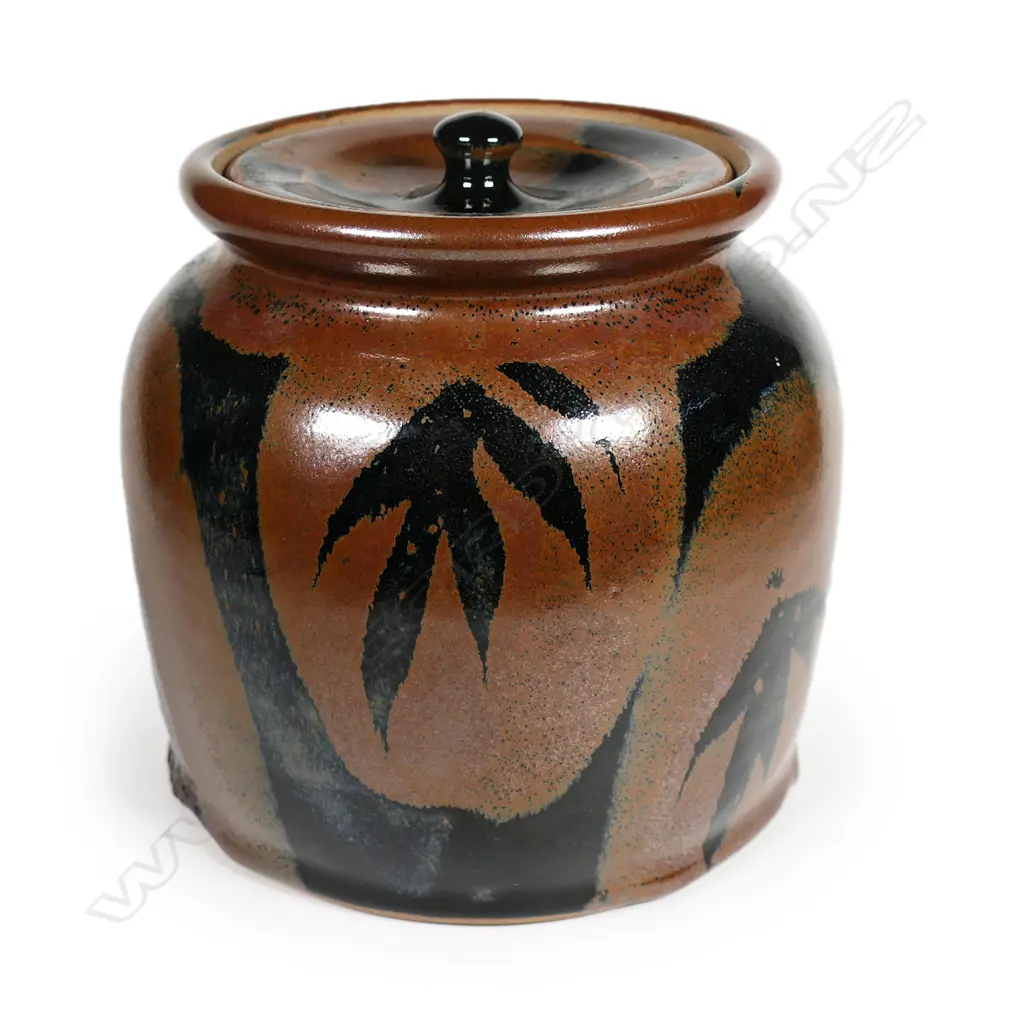 Paul Fisher 1970's lidded bench pot, Image 1++