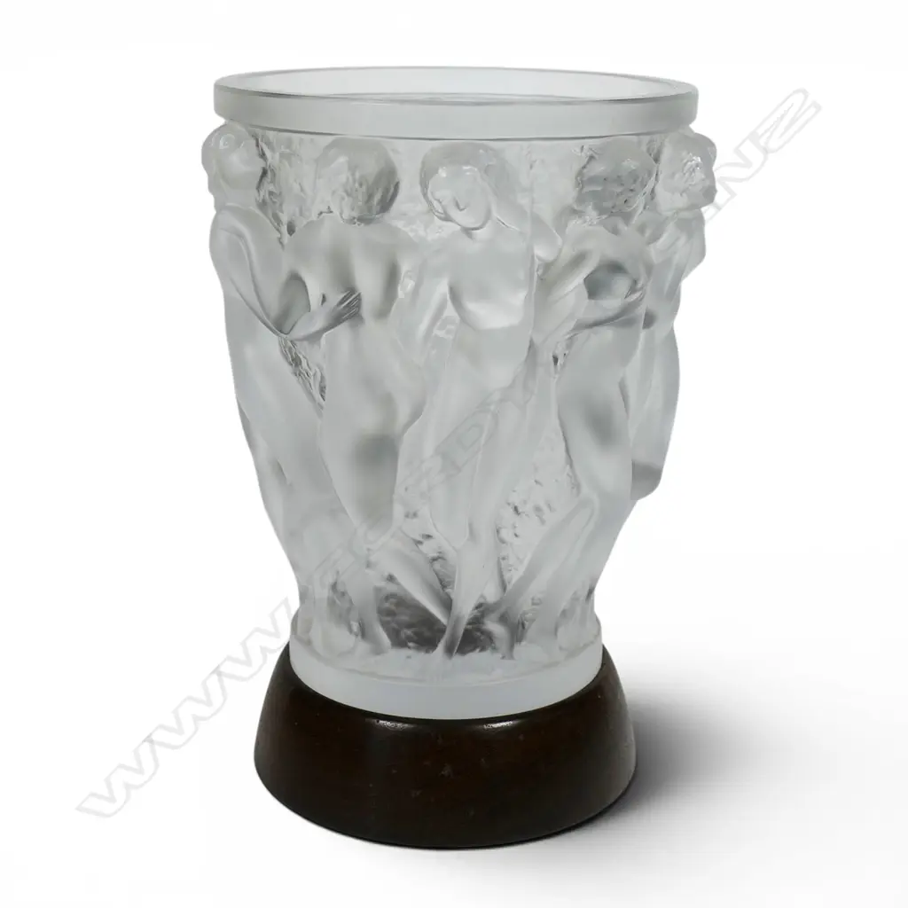 A Lalique Bacchantes vase, Image 1++