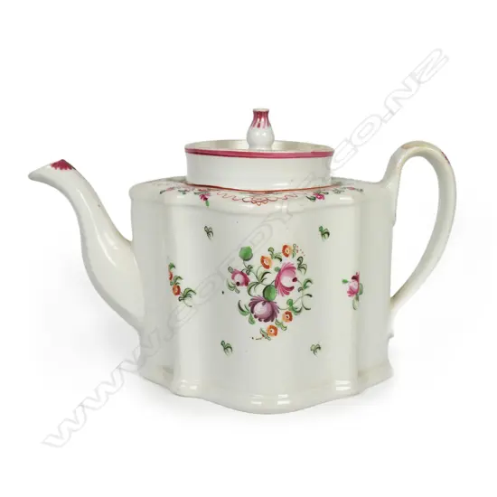 An 18thC New Hall tea pot,