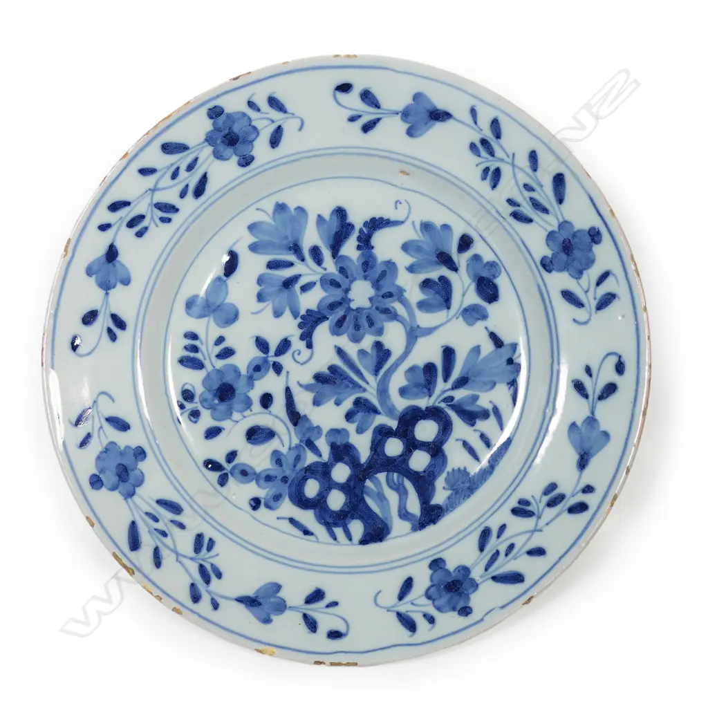 English Delft 18thC tin glaze plate, Image 1++