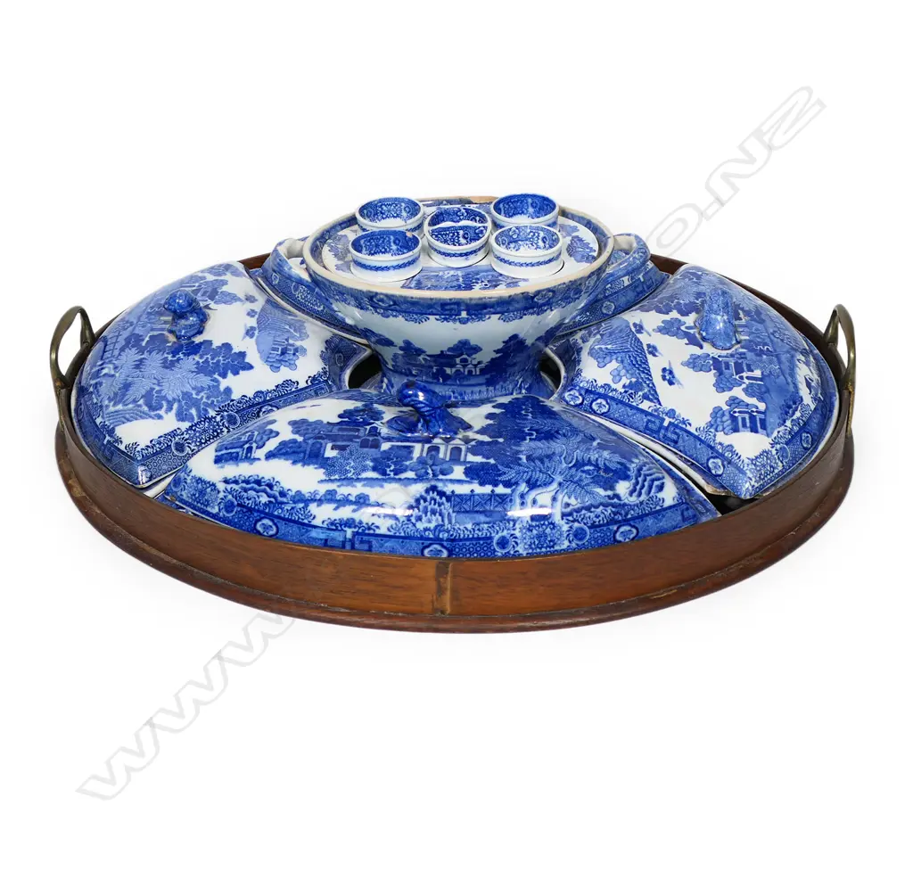 A Victorian willow pattern breakfast set in serving tray, Image 1++