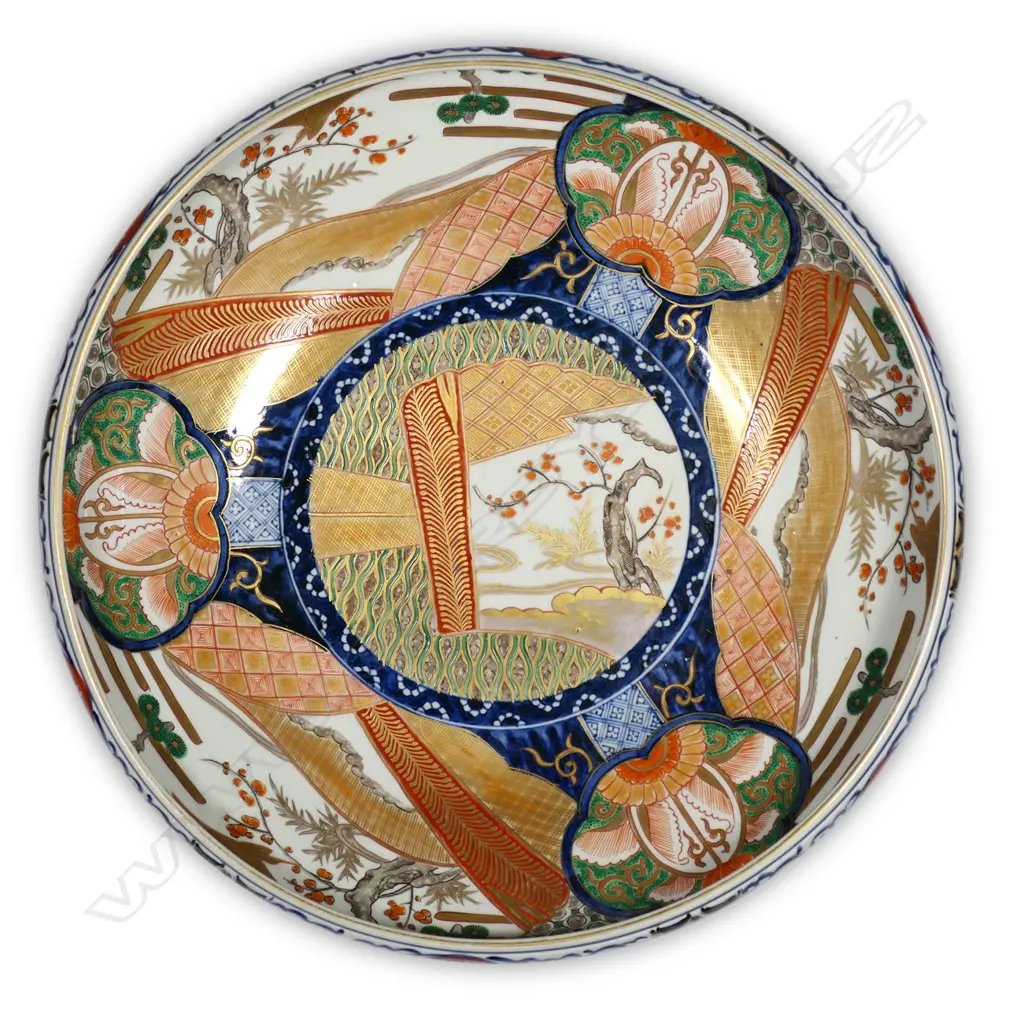A large Japanese early 20thC quality Imari wide bowl, Image 1++