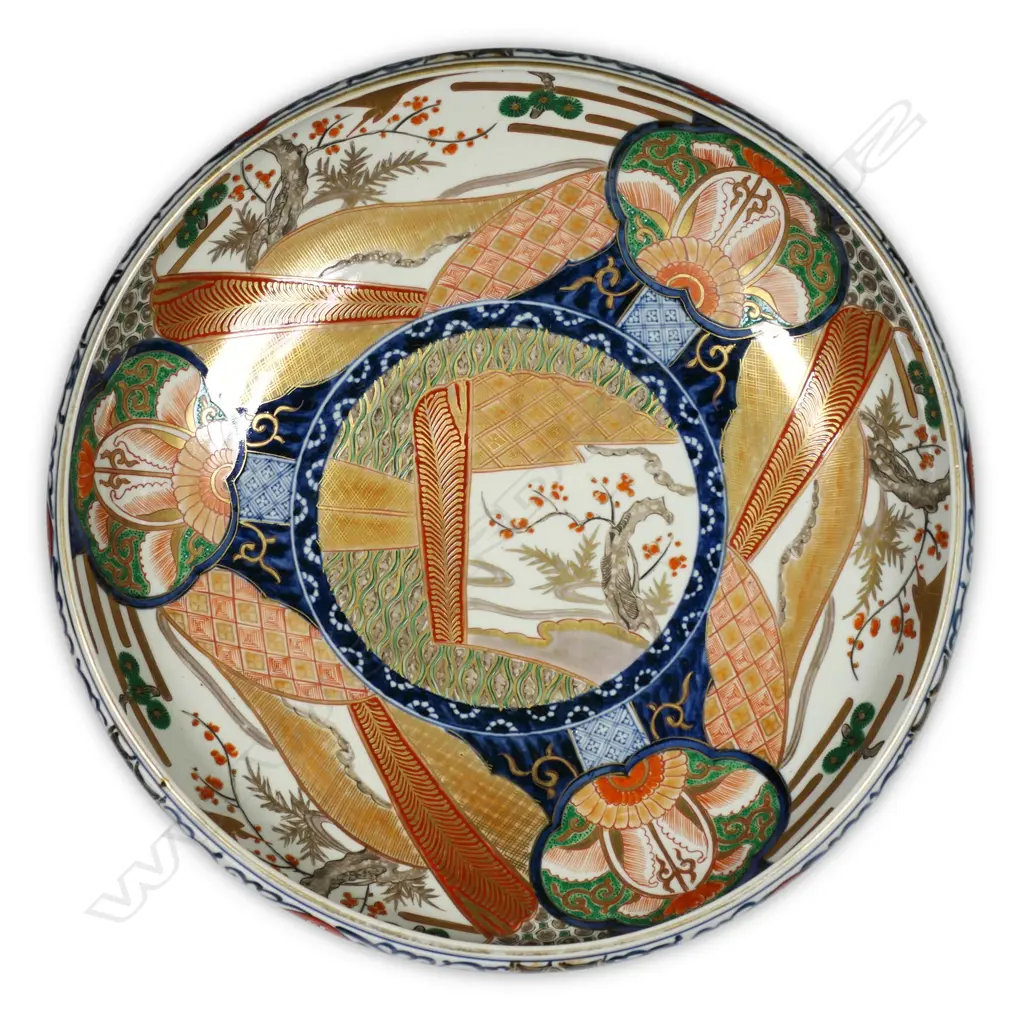 A large Japanese early 20thC quality Imari wide bowl, Image 1++