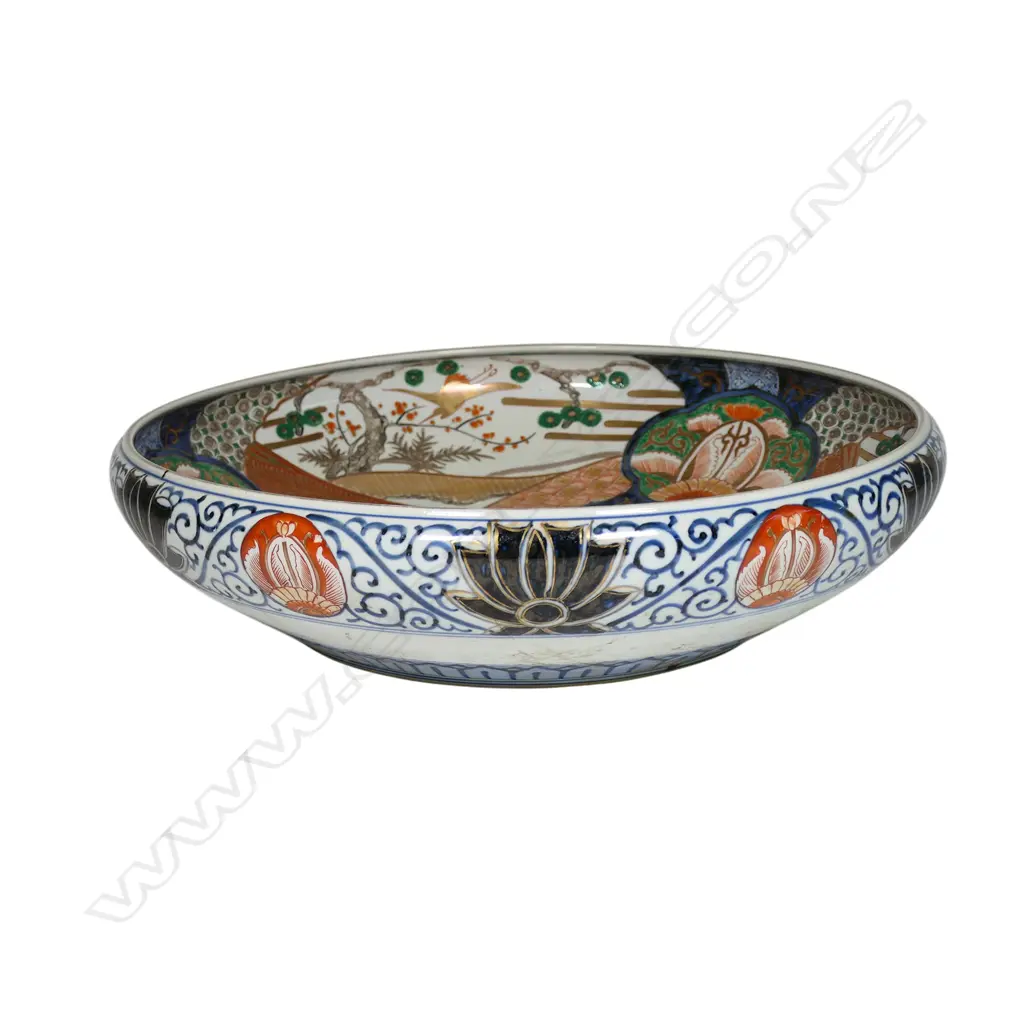A large Japanese early 20thC quality Imari wide bowl, Image 1++
