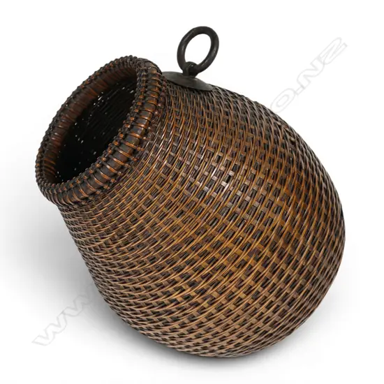 Japanese Meiji period fine quality wall mounting basket,