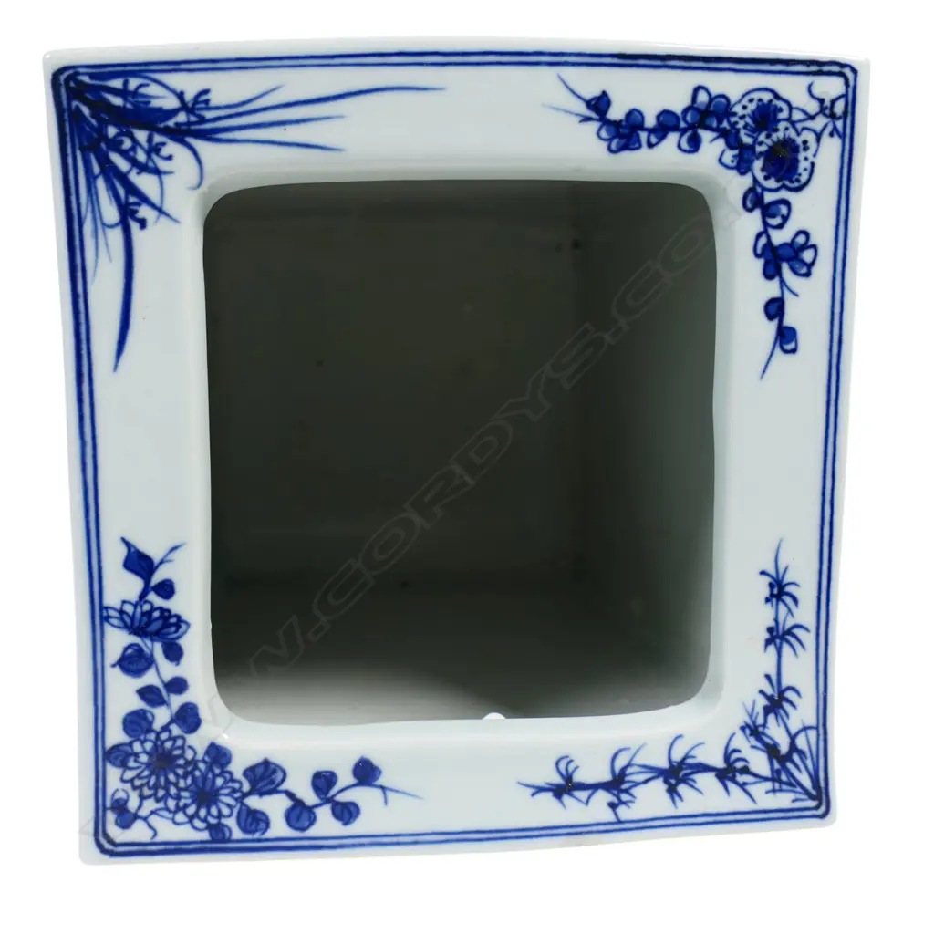 A Chinese Kangxi style blue and white square section vase, Image 1++