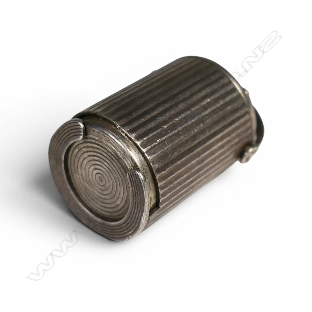 An uncommon early 20thC 'Sterling' silver coin holder, Image 1++