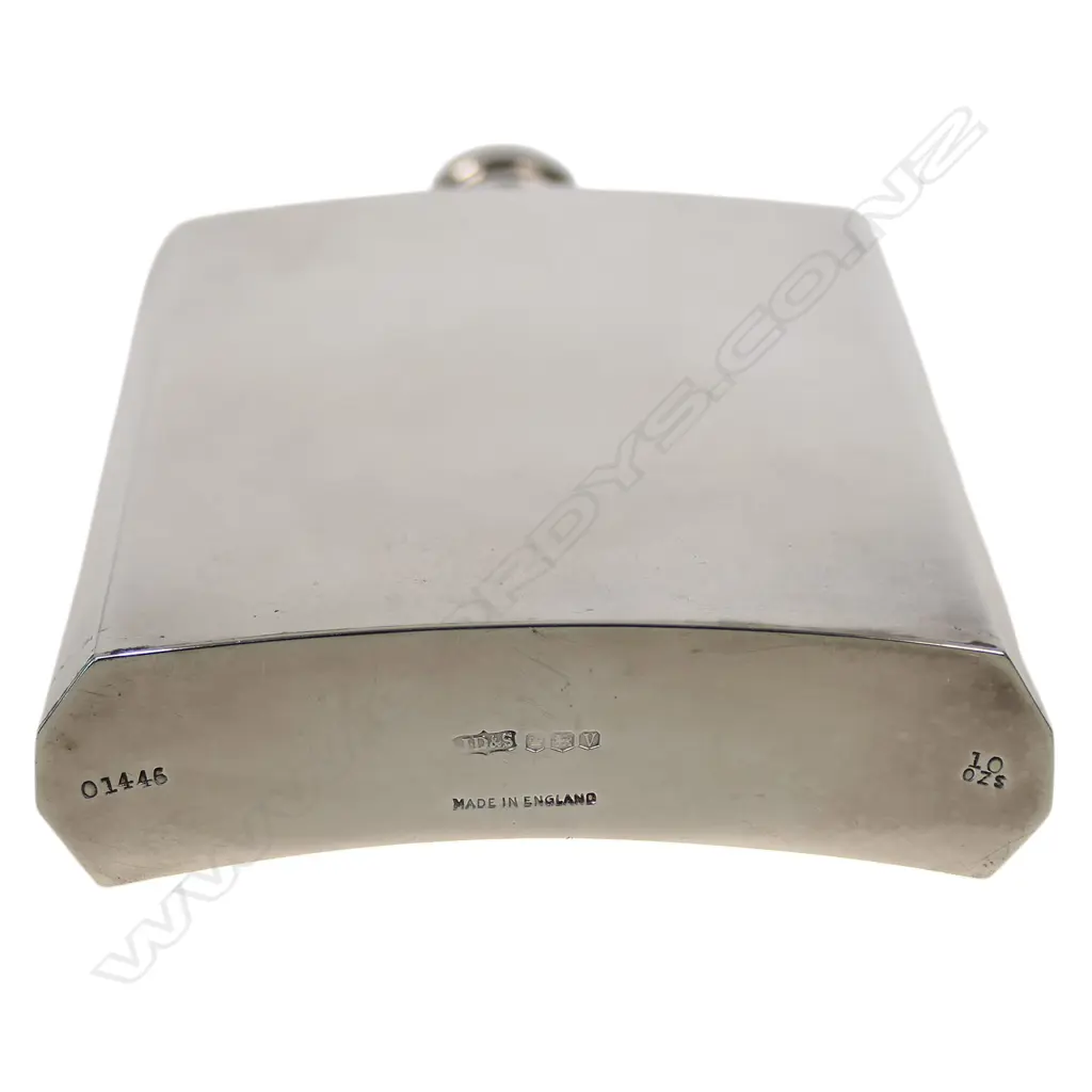 A 20thC silver hip flask, Image 1++