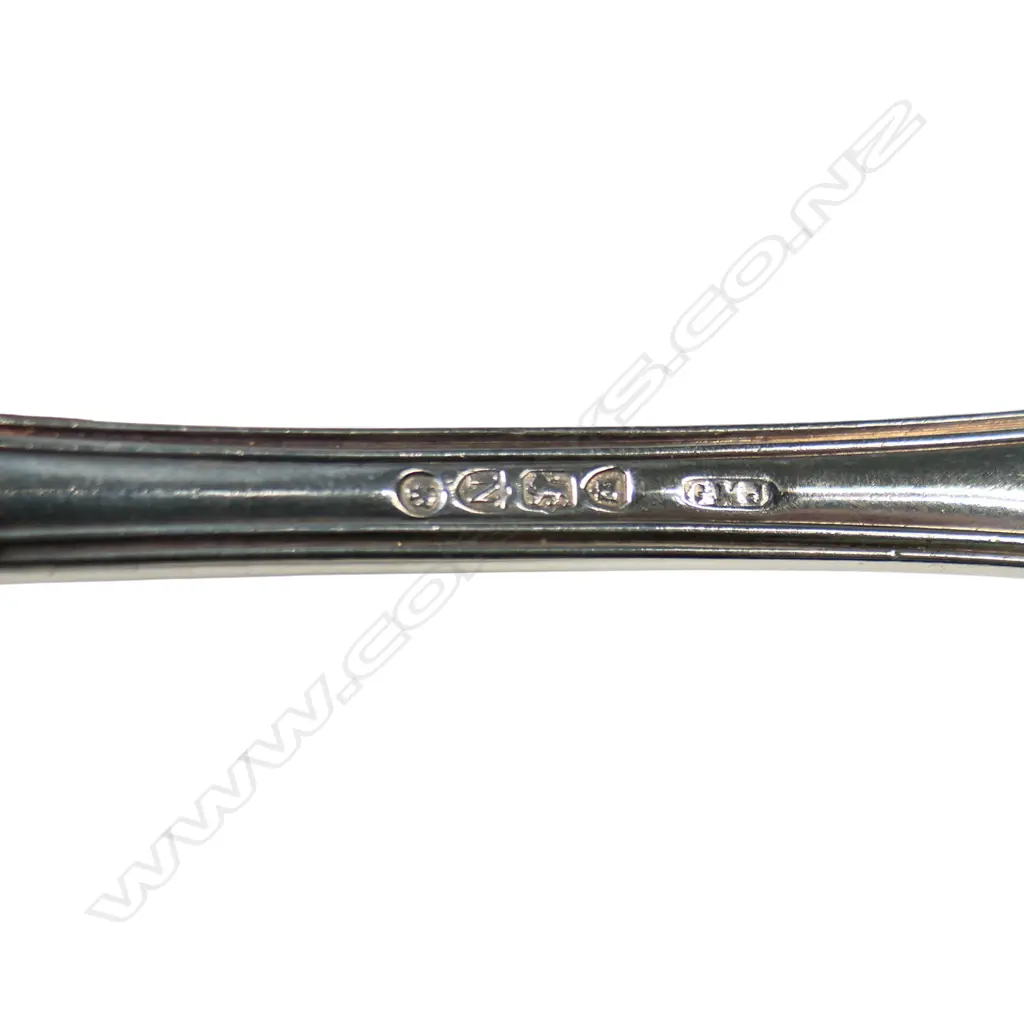 A Victorian silver King's pattern sauce ladle, Image 1++