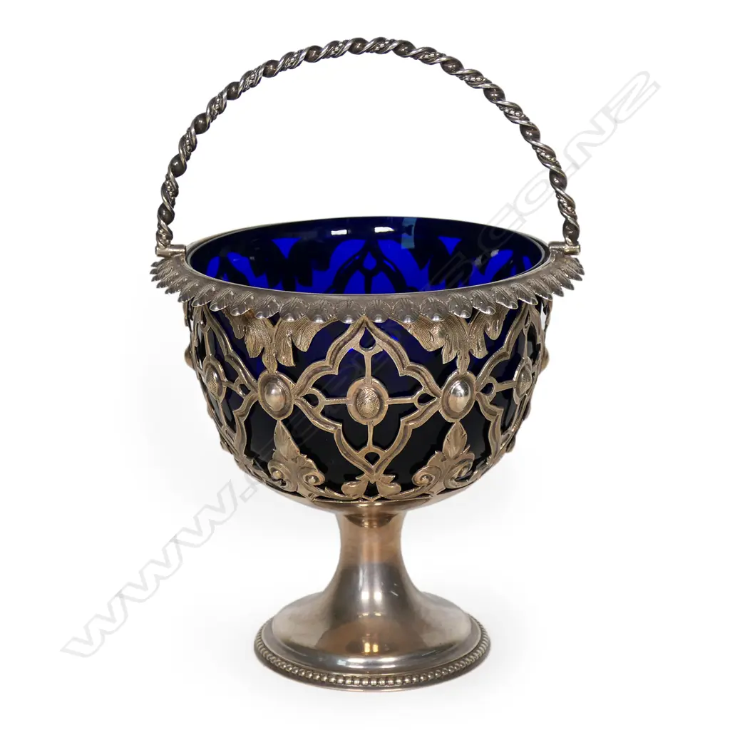 A Victorian silver sugar basket, Image 1++